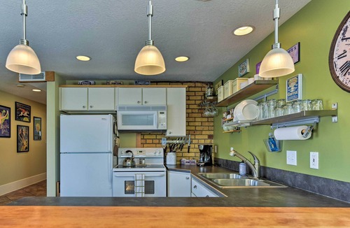 Logan Apartment | Walkable Downtown Logan Apartment w/Rooftop Deck