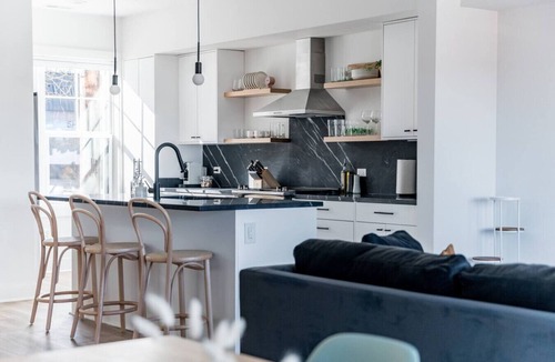 Court House Hill Villa | Walkable Downtown Townhome w/Nespresso + Garage!