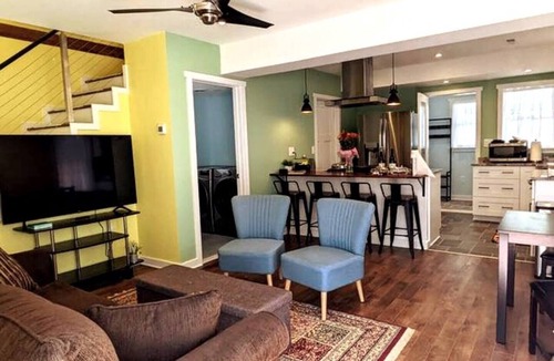 Downtown Buffalo Cottage | Walkable Elmwood Cottage, No Chores 2Bath 2BR 2Car