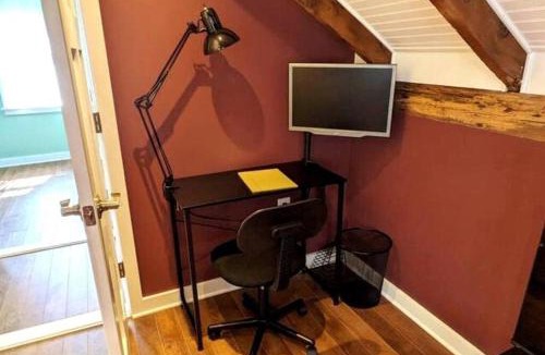 Downtown Buffalo House | Walkable Elmwood Cottage, No Chores 4Bath 4BR 4Car
