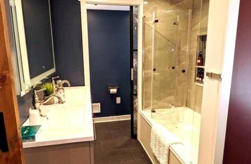 Downtown Buffalo House | Walkable Elmwood Cottage, No Chores 4Bath 4BR 4Car