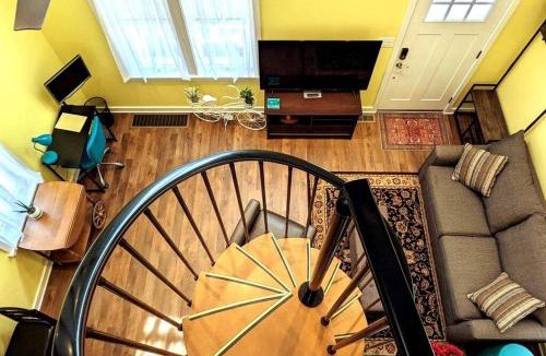 Downtown Buffalo House | Walkable Elmwood Cottage, No Chores 2Bath 2BR 1Car