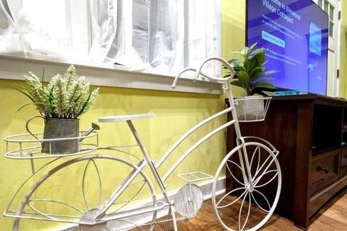 Downtown Buffalo House | Walkable Elmwood Cottage, No Chores 2Bath 2BR 1Car