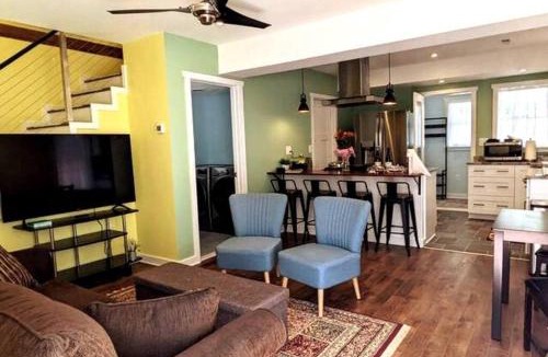 Downtown Buffalo House | Walkable Elmwood Cottage, No Chores 2Bath 2BR 2Car