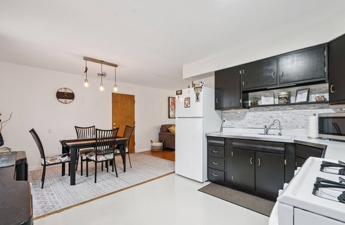 University Heights House | Walkable Entire Home Retreat by Kinnick and UIHC