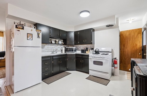 University Heights House | Walkable Entire Home Retreat by Kinnick and UIHC