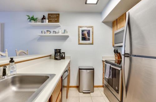 Frisco House | Walkable Frisco Condo: Mtn Views & Shared Hot Tub!