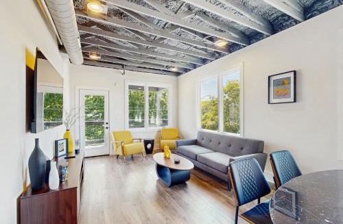 Northside Apartment | Walkable Gem! Dtwn Chattanooga Base with Balcony