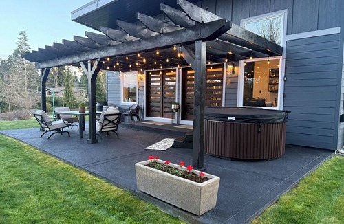 Gig Harbor House | Walkable Harbor Escape Modern 2 Bedroom Getaway