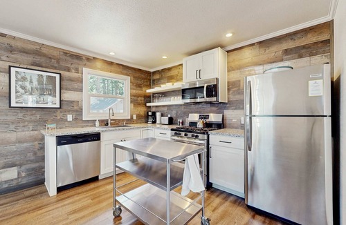 Lakeside Park Cabin | Walkable home just 3 blocks to Heavenly Village with hot tub & firepit