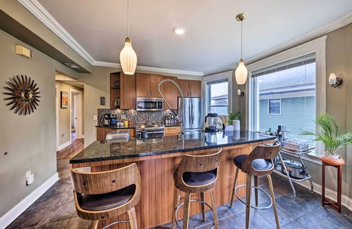Southmoreland Apartment | Walkable KC Home Base! Near Sports Events & Fun