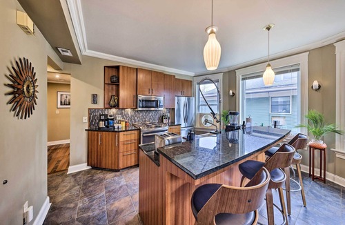 Southmoreland Apartment | Walkable KC Home Base! Near Sports Events & Fun