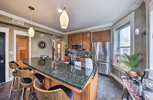 Southmoreland Apartment | Walkable KC Home Base! Near Sports Events & Fun