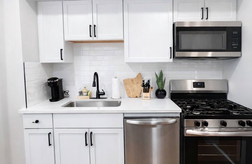 Lakewood House | Walkable Lakewood 2BR Duplex 10min Downtown Parking