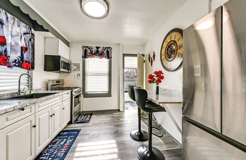 Teaneck Apartment | Walkable Location, 8 Mi to MetLife: Teaneck Escape