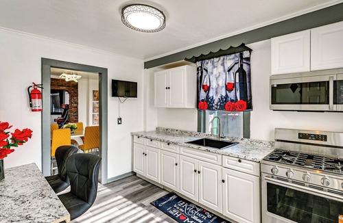 Teaneck Apartment | Walkable Location, 8 Mi to MetLife: Teaneck Escape