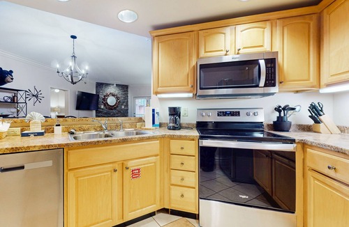 Gatlinburg Condo | Walkable luxury condo w/free attraction tickets, balcony, & jetted tub
