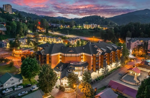Gatlinburg Condo | Walkable luxury condo w/free attraction tickets, balcony, & jetted tub