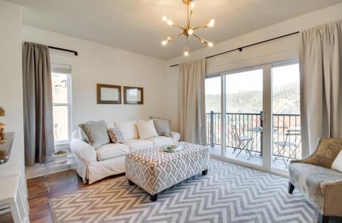 Central Business District House | Walkable Lynchburg Condo w/Private Balcony