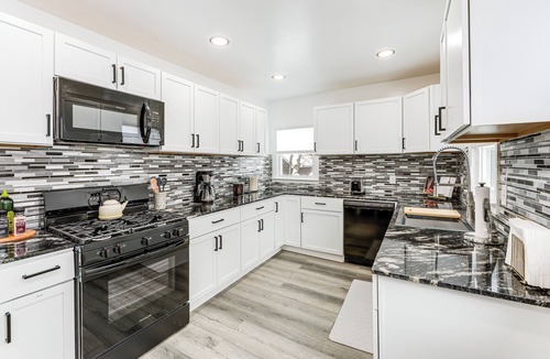 Eastside Cottage | Walkable & Modern! Syracuse Home Near Campus