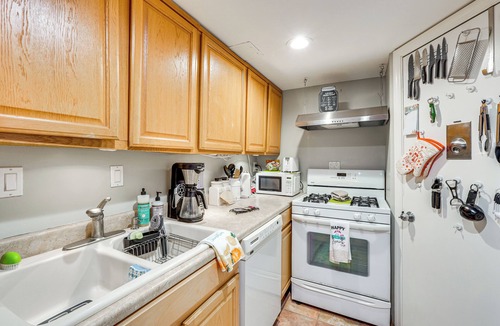 Poughkeepsie Apartment | Walkable Poughkeepsie Apartment w/Shared Yard!