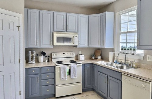 Villages of Five Points Condo | Walkable Resort Townhome with 2 Pools