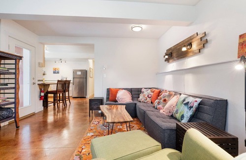 Sellwood-Moreland Apartment | Walkable Sellwood 2BR Apartment