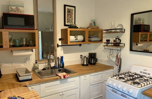 South Oceanside Cottage | Walkable - So Oceanside Gem