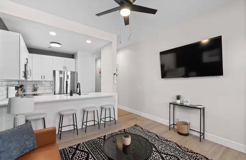 Soulard Apartment | Walkable Soulard Fast WiFi Fire Pit Parking