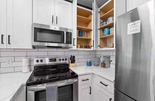 Soulard Apartment | Walkable Soulard Fast WiFi Fire Pit Parking