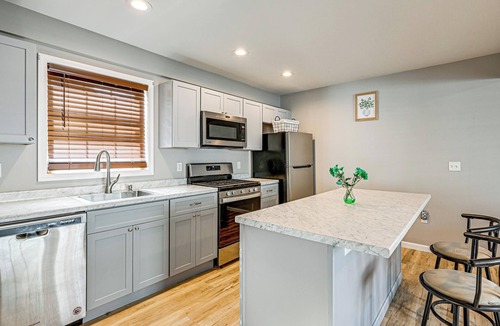 Hudson Apartment | Walkable Stay Near Hudson River, Dining & Shopping