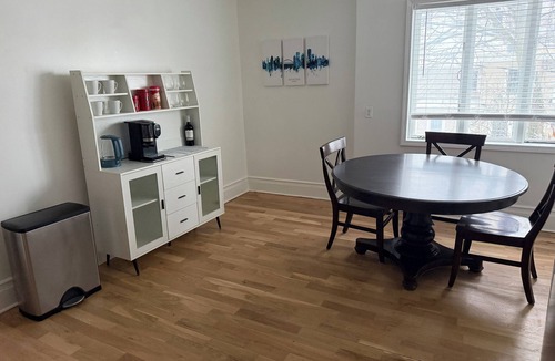 Corn Hill Apartment | Walkable to Downtown - Cornhill 2 BR - Historic Charm + Parking
