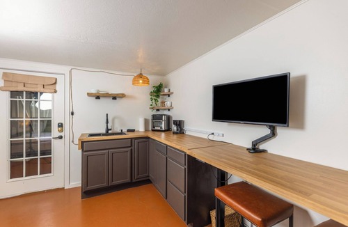 Rio Vista House | Walkable to TX State - King Bed with Workspace - Monthly Available
