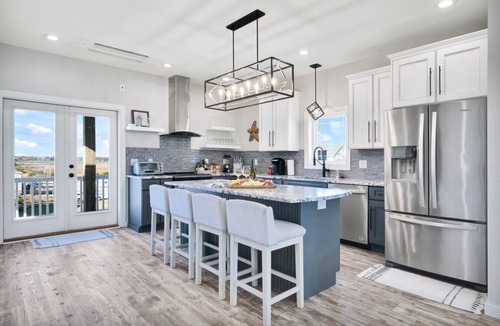 Ocean City Beach House | Walkable Topsail Retreat w/Hot Tub & Views!