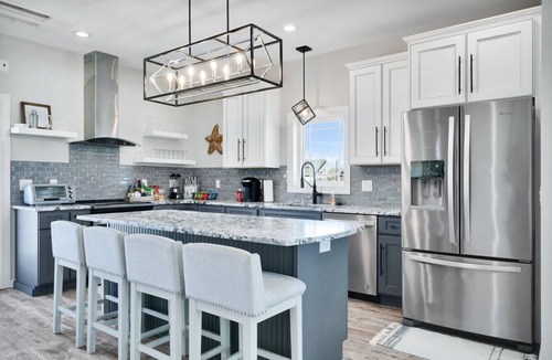 Ocean City Beach House | Walkable Topsail Retreat w/Hot Tub & Views!
