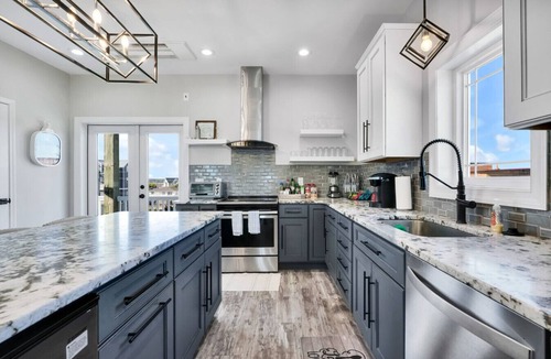 Ocean City Beach House | Walkable Topsail Retreat w/Hot Tub & Views!