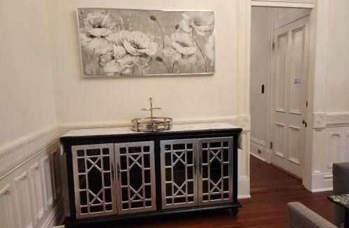 Faubourg Livaudais Apartment | Walker Mansion on St Charles Ave - Unit 4