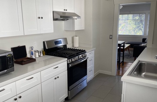 Oakland Apartment | Walker's Paradise in Oakland