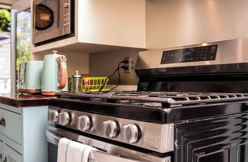 Historic Old Town House | Walking distance to Old town with Hot tub