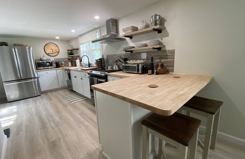Saratoga Springs House | Walking Distance to Everything! Pet Friendly with Fully Fenced Yard! Track/SPAC