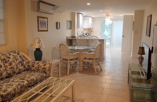 Garden City House | Walking distance beach 5 bedrooms house 2 golf carts