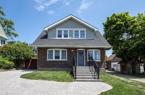 Niagara Falls House | Walking distance to Niagara Falls