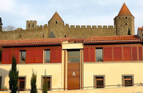 Carcassonne Hotel | Walking Distance to Parc de Bellevue in Historic Centre! Carcassonne w/Kitchen!