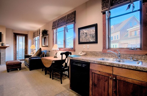 Historic District Condo | Walking distance to Main Street. Pool and Hot Tubs with a Beautiful View!