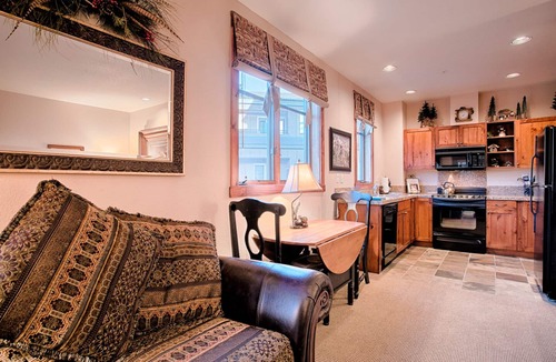 Historic District Condo | Walking distance to Main Street. Pool and Hot Tubs with a Beautiful View!