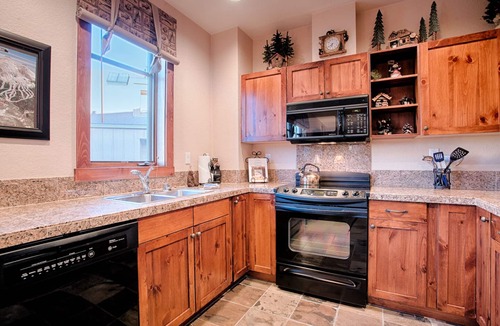 Historic District Condo | Walking distance to Main Street. Pool and Hot Tubs with a Beautiful View!