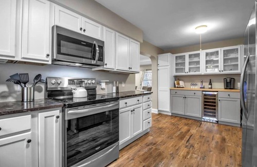 Orchard Park House | Walking Distance to Bills- Firepit | Ping Pong/Bar