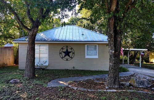 Bandera House | Walking distance to bars, restaurants, &main street 4 blocks. 1 block from park.