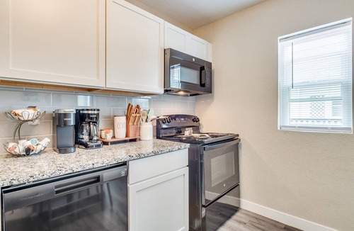 Wichita Apartment | Walking Distance to Downtown Wichita - In Unit W/D!