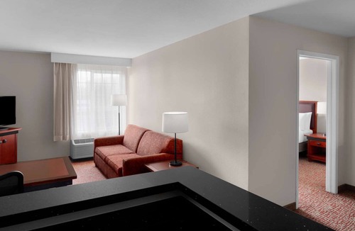 East Roseville Parkway Hotel | Walking Distance to Golfland Sunsplash! Pet-friendly Accommodation!